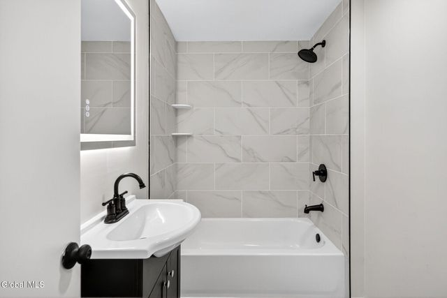 18 Anthony Lane, Colonie, NY 12205