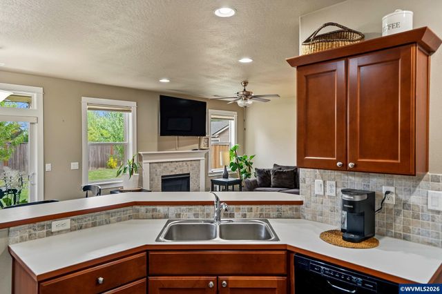 2687 Sunny Ln NW, Albany, OR 97321