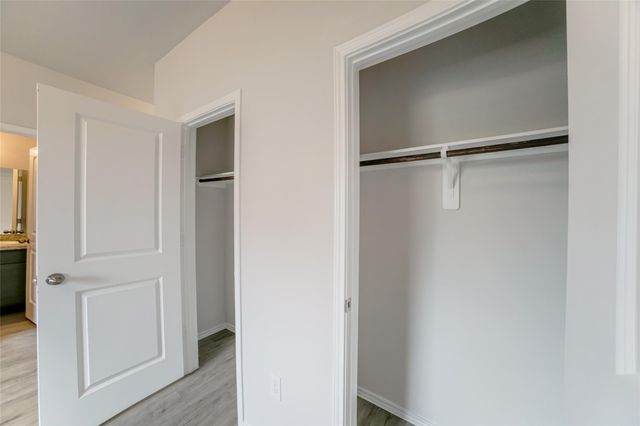 208 Fallow Deer Drive, Huntsville, TX 77320