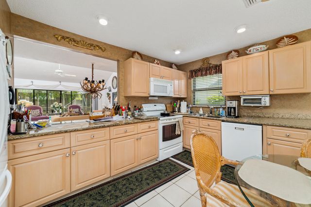 302 Deer Creek Wildwood Lane E, Deerfield Beach, FL 33442