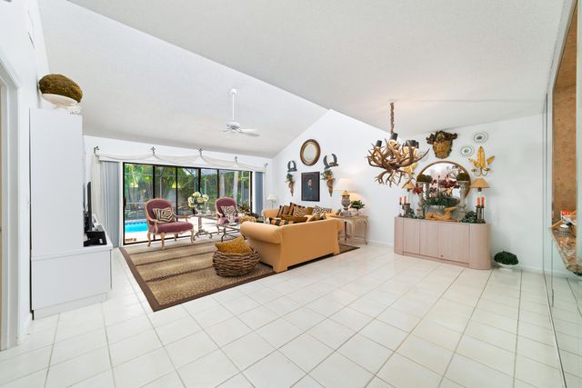 302 Deer Creek Wildwood Lane E, Deerfield Beach, FL 33442