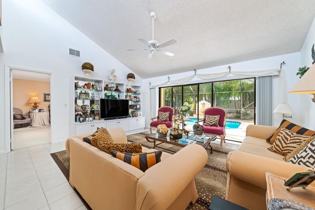 302 Deer Creek Wildwood Lane E, Deerfield Beach, FL 33442