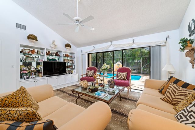 302 Deer Creek Wildwood Lane E, Deerfield Beach, FL 33442