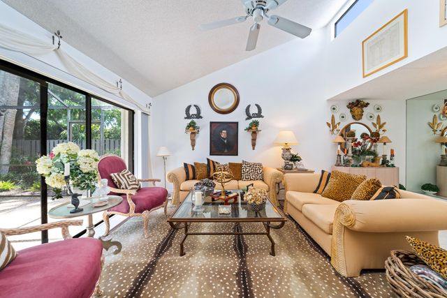 302 Deer Creek Wildwood Lane E, Deerfield Beach, FL 33442