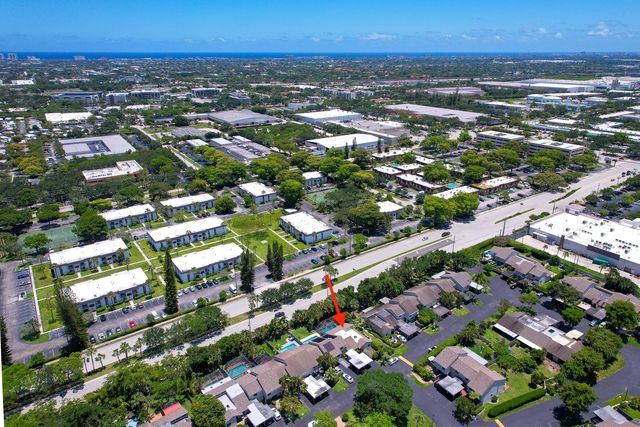 302 Deer Creek Wildwood Lane E, Deerfield Beach, FL 33442
