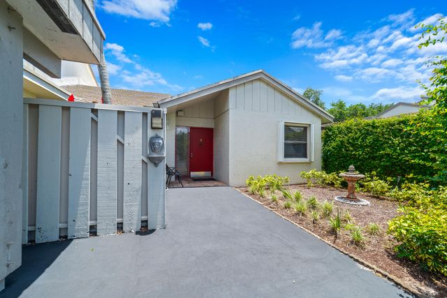 302 Deer Creek Wildwood Lane E, Deerfield Beach, FL 33442