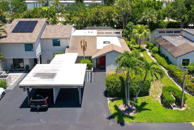 302 Deer Creek Wildwood Lane E, Deerfield Beach, FL 33442