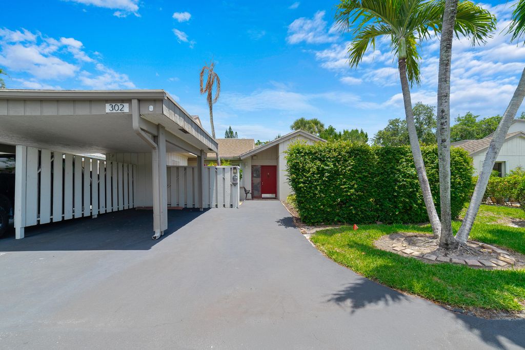 302 Deer Creek Wildwood Lane E, Deerfield Beach, FL 33442