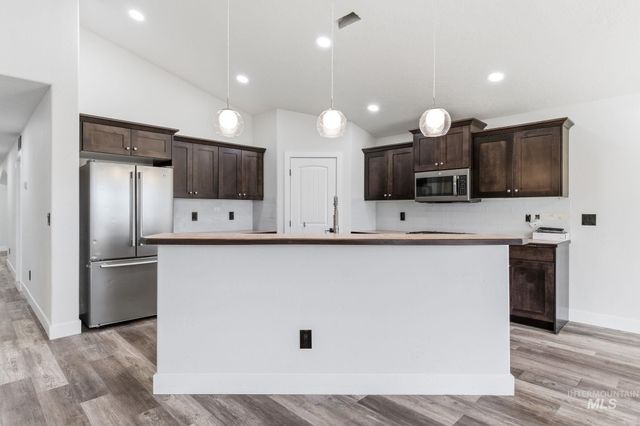 60 N Luke Loop, Nampa, ID 83651