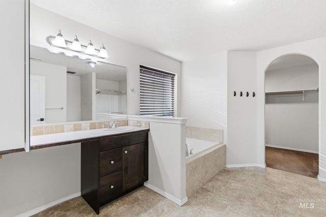 60 N Luke Loop, Nampa, ID 83651