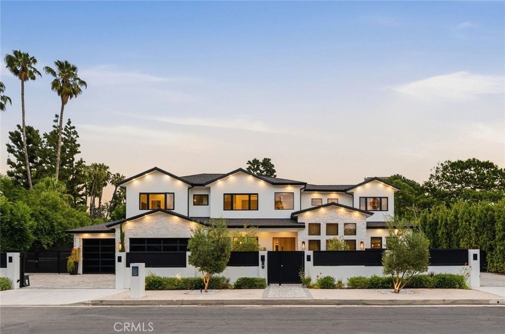 Image 1 of property listing at 5414 Genesta, Encino, CA 91316