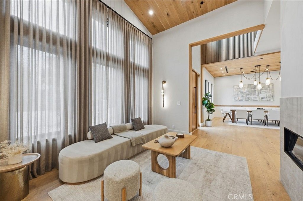 Image 10 of property listing at 5414 Genesta, Encino, CA 91316