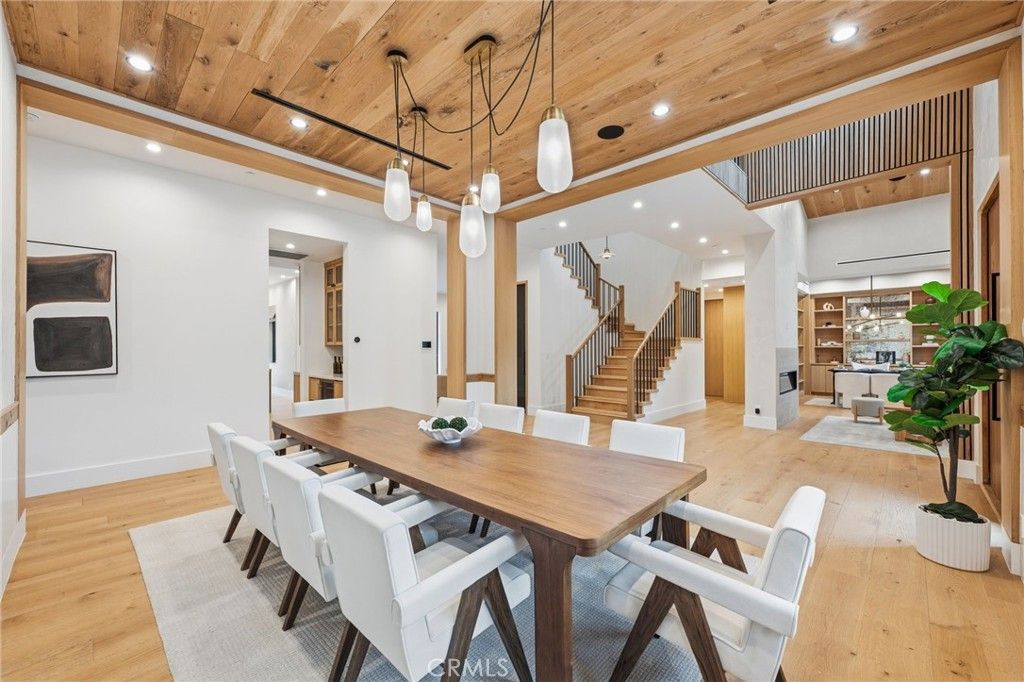 Image 13 of property listing at 5414 Genesta, Encino, CA 91316