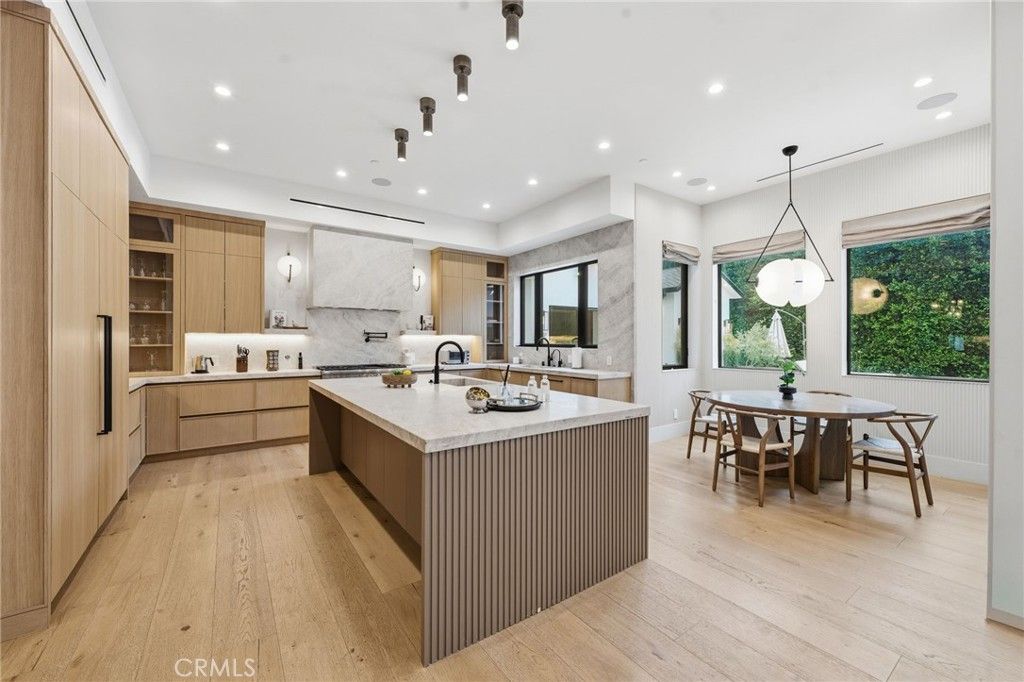 Image 22 of property listing at 5414 Genesta, Encino, CA 91316