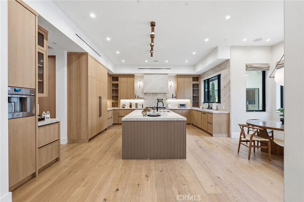 Image 25 of property listing at 5414 Genesta, Encino, CA 91316