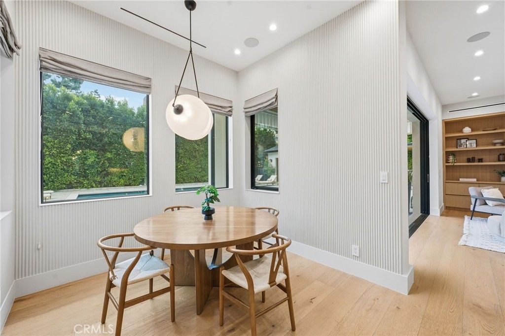 Image 26 of property listing at 5414 Genesta, Encino, CA 91316
