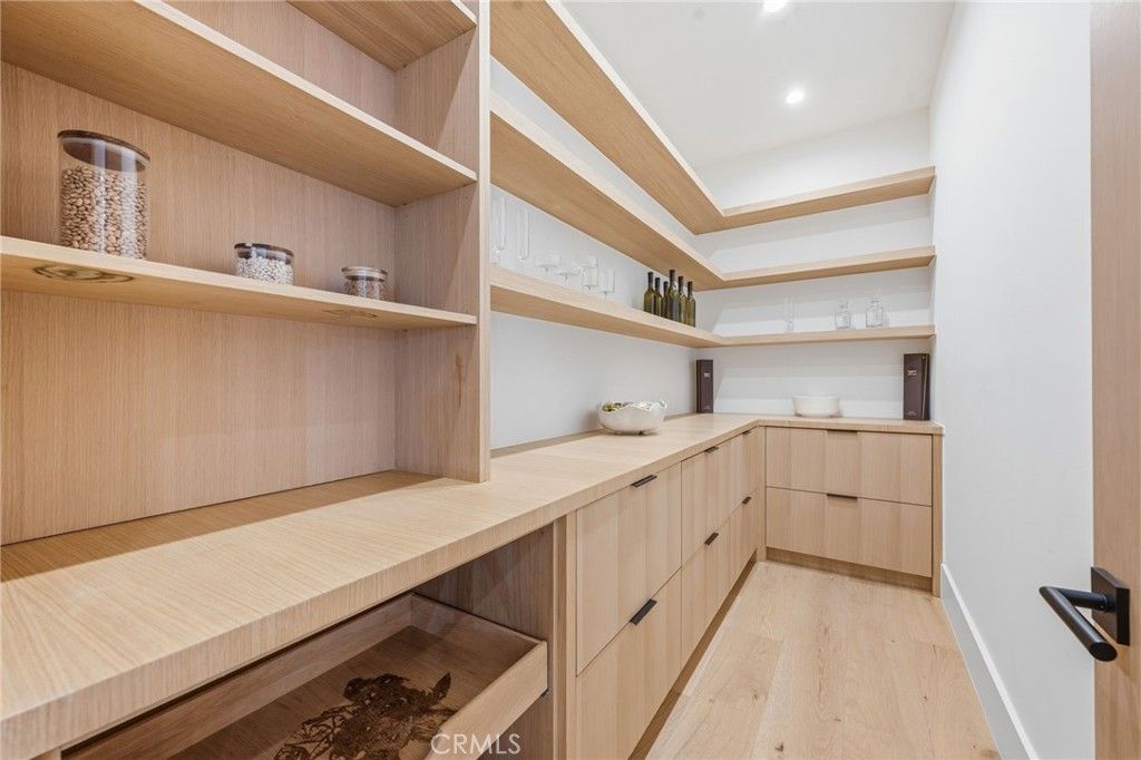 Image 27 of property listing at 5414 Genesta, Encino, CA 91316