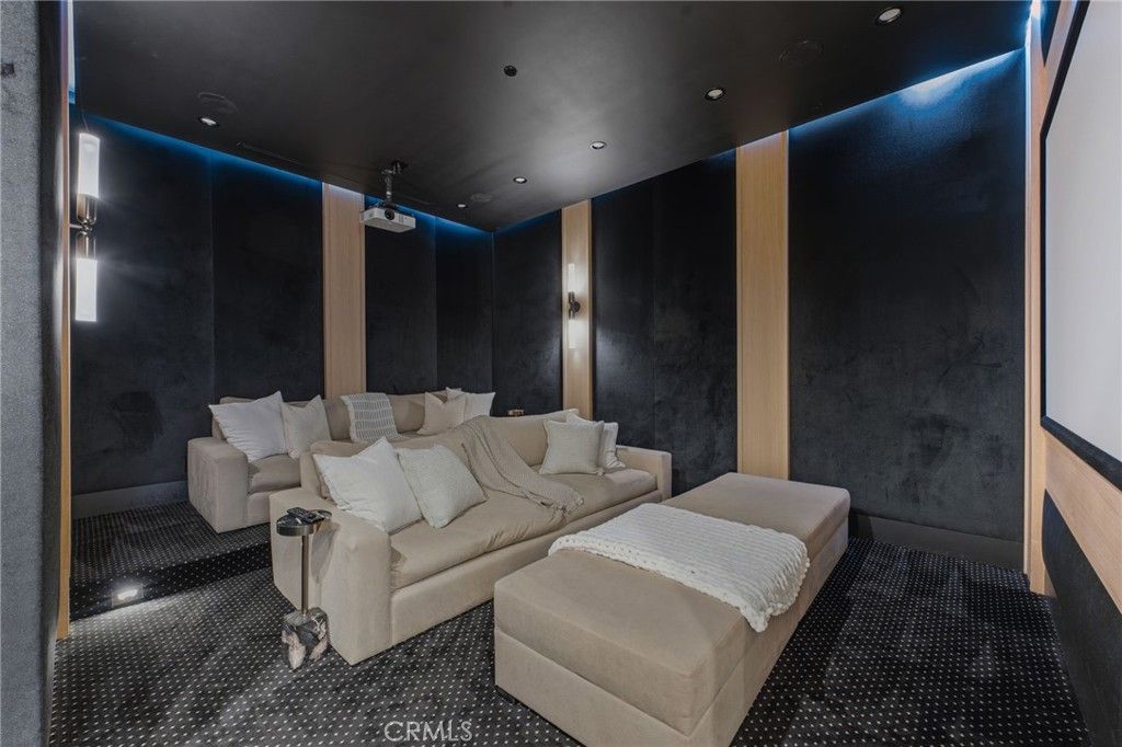 Image 28 of property listing at 5414 Genesta, Encino, CA 91316