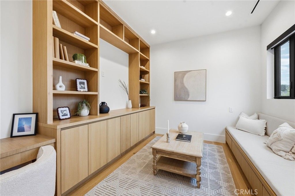 Image 30 of property listing at 5414 Genesta, Encino, CA 91316