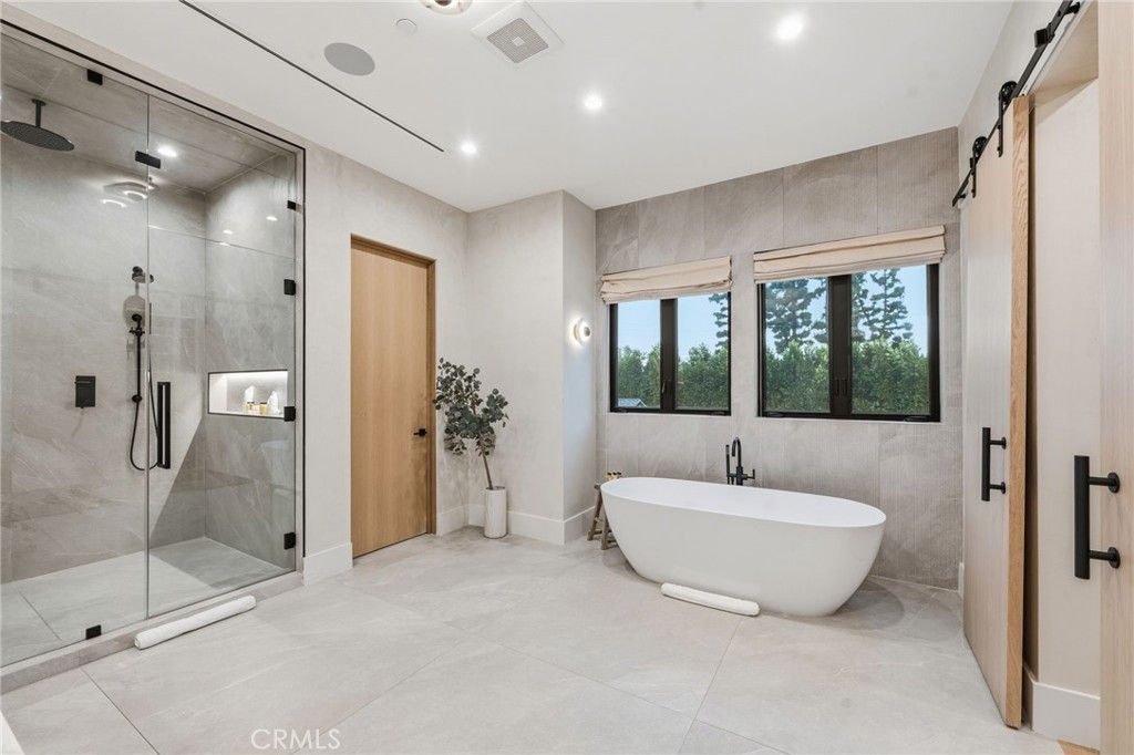 Image 35 of property listing at 5414 Genesta, Encino, CA 91316