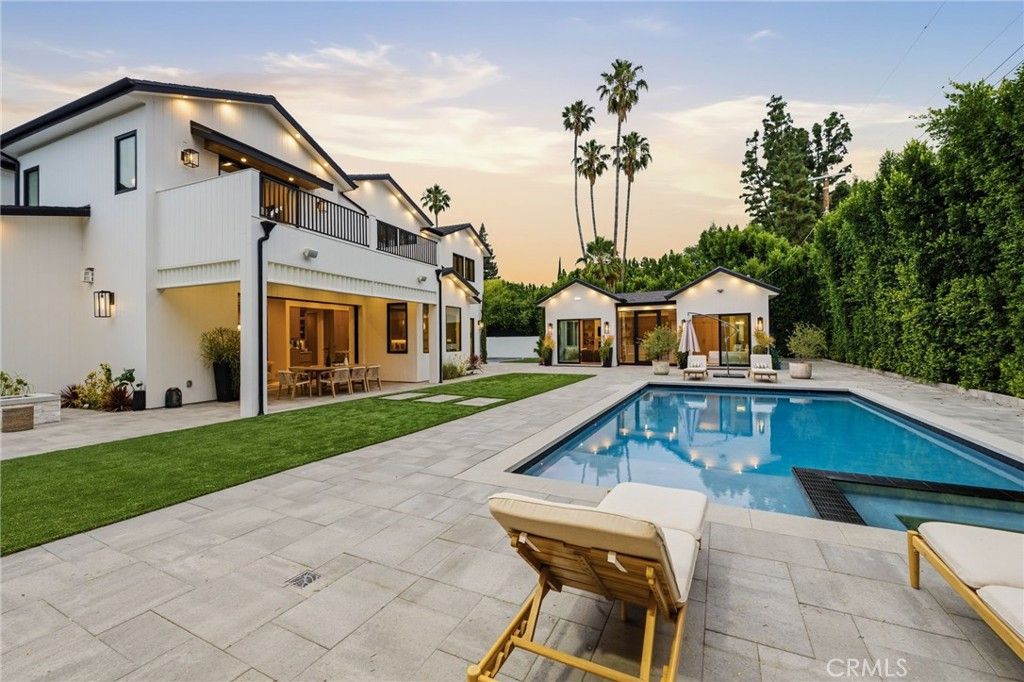 Image 4 of property listing at 5414 Genesta, Encino, CA 91316