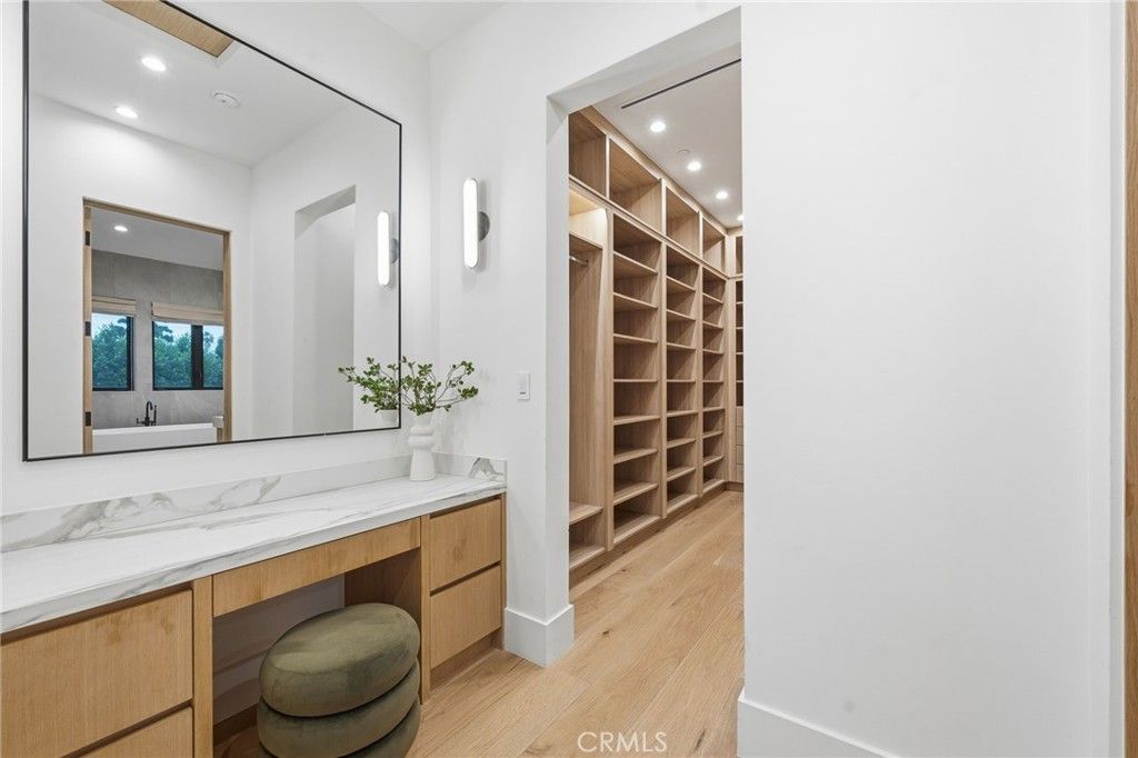 Image 40 of property listing at 5414 Genesta, Encino, CA 91316