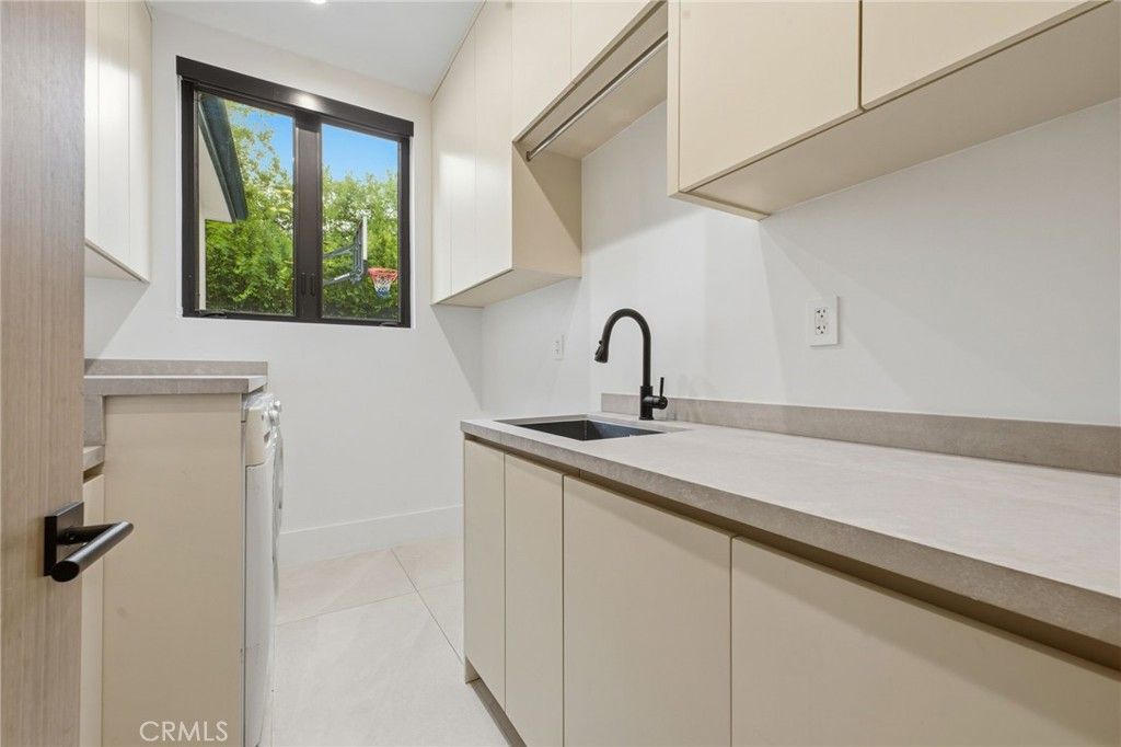 Image 44 of property listing at 5414 Genesta, Encino, CA 91316