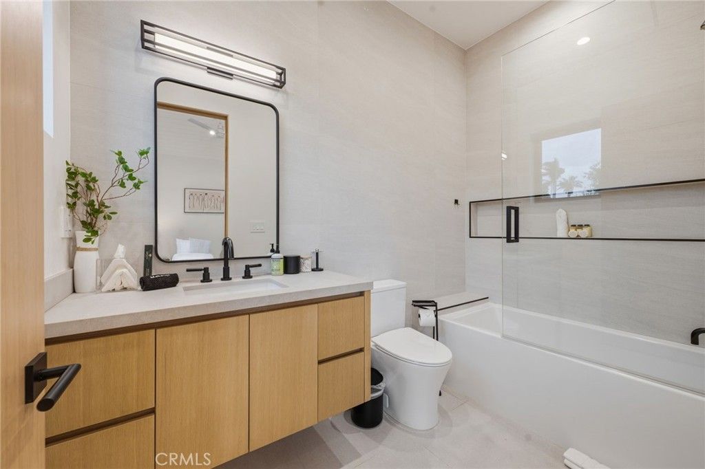 Image 46 of property listing at 5414 Genesta, Encino, CA 91316