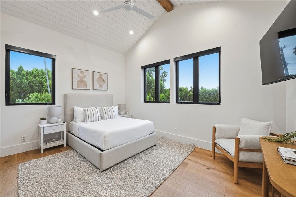 Image 49 of property listing at 5414 Genesta, Encino, CA 91316