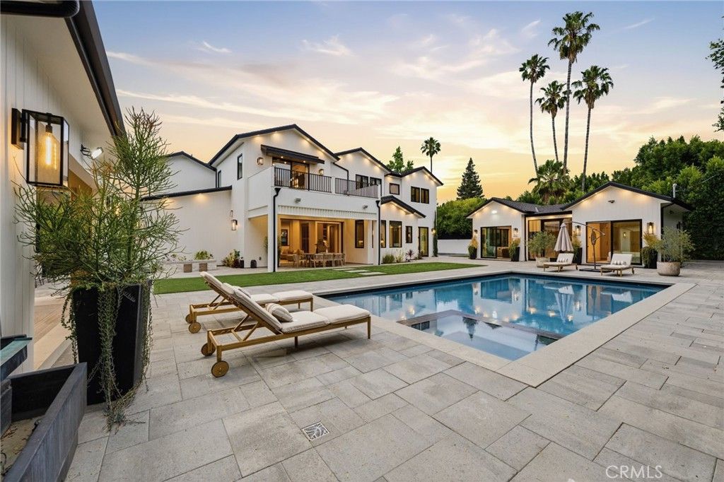 Image 5 of property listing at 5414 Genesta, Encino, CA 91316