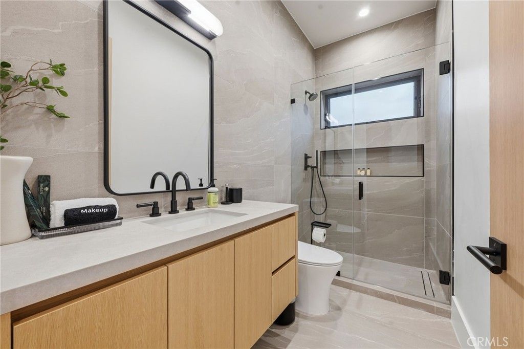 Image 50 of property listing at 5414 Genesta, Encino, CA 91316
