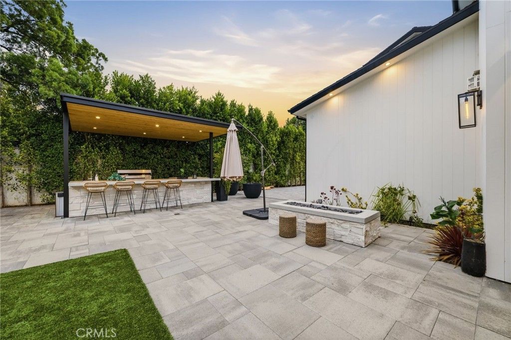 Image 52 of property listing at 5414 Genesta, Encino, CA 91316