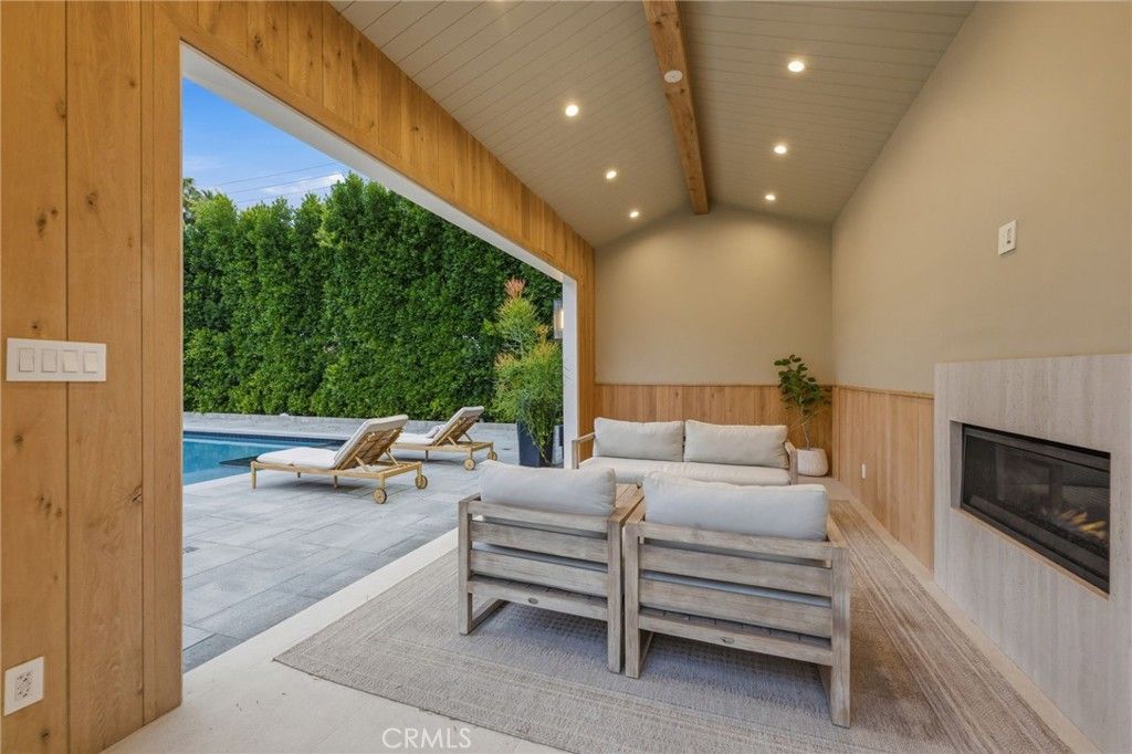 Image 53 of property listing at 5414 Genesta, Encino, CA 91316