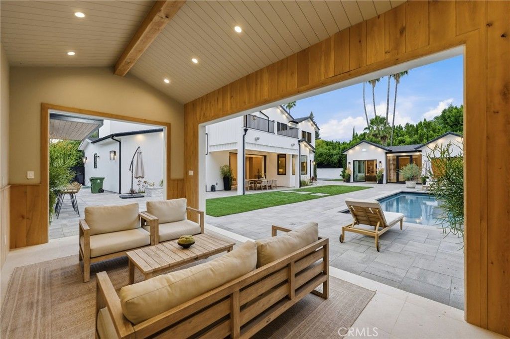 Image 54 of property listing at 5414 Genesta, Encino, CA 91316