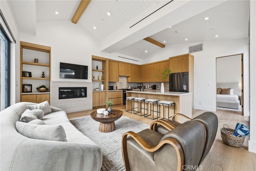Image 55 of property listing at 5414 Genesta, Encino, CA 91316