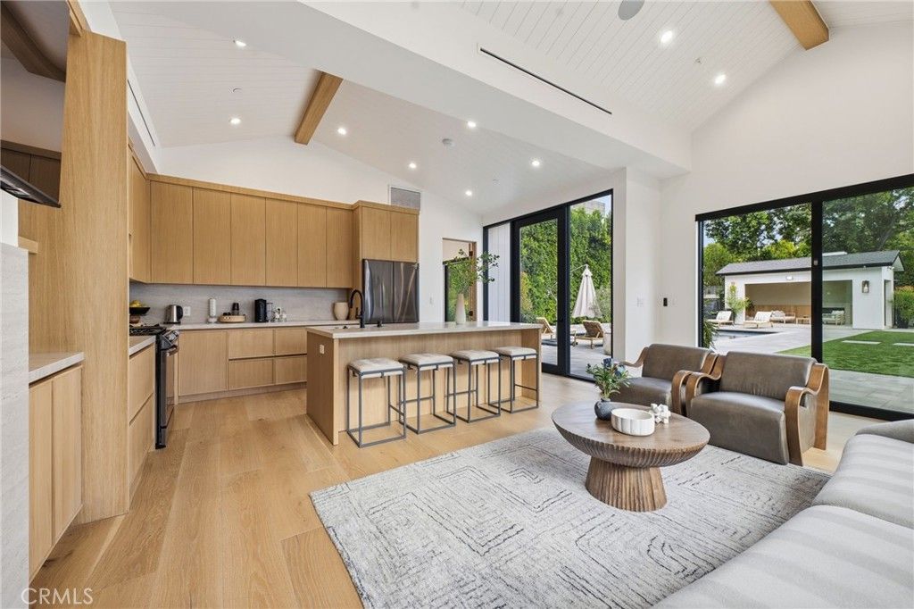 Image 56 of property listing at 5414 Genesta, Encino, CA 91316
