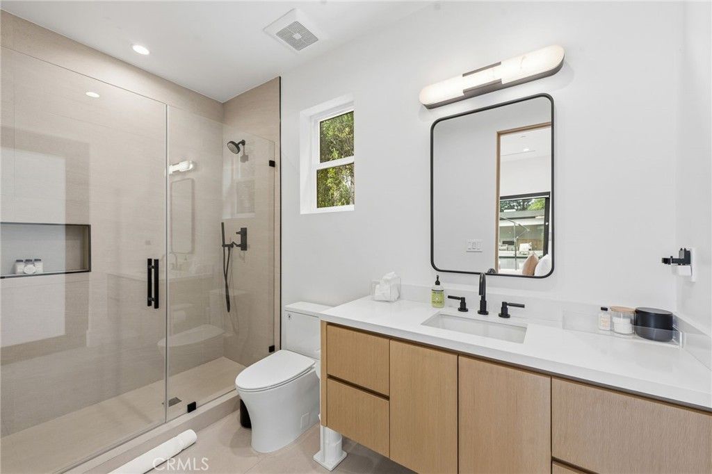 Image 61 of property listing at 5414 Genesta, Encino, CA 91316