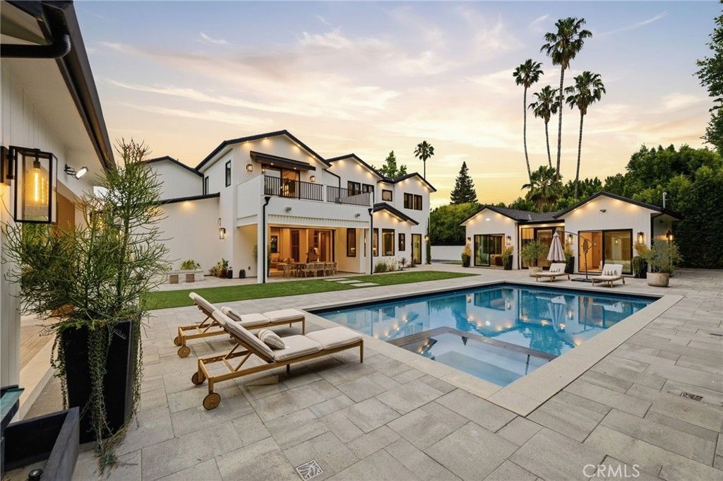 Image 8 of property listing at 5414 Genesta, Encino, CA 91316
