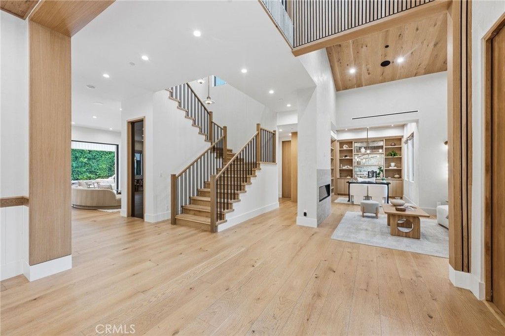 Image 9 of property listing at 5414 Genesta, Encino, CA 91316