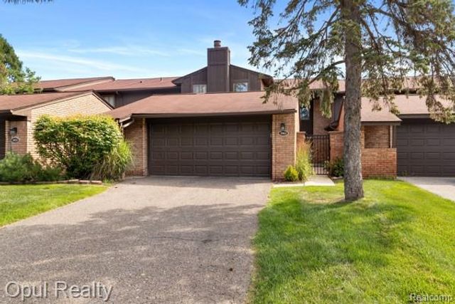 3961 Chablis Street, West Bloomfield Charter Township, MI 48323