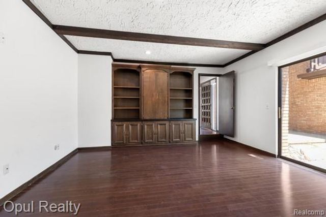 3961 Chablis Street, West Bloomfield Charter Township, MI 48323