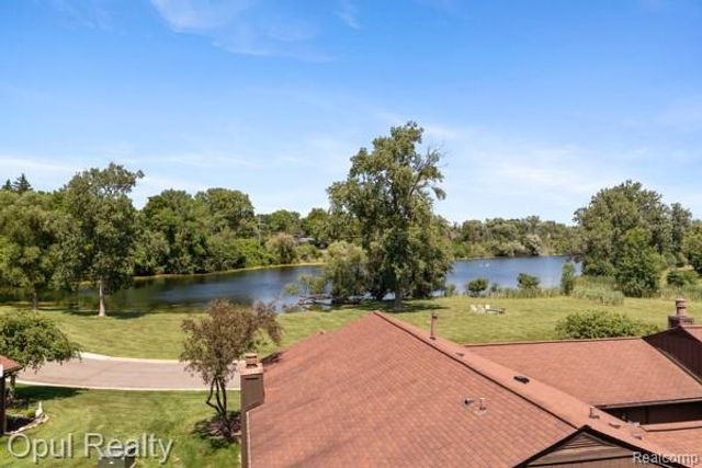 3961 Chablis Street, West Bloomfield Charter Township, MI 48323