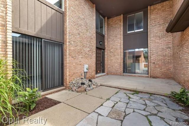 3961 Chablis Street, West Bloomfield Charter Township, MI 48323