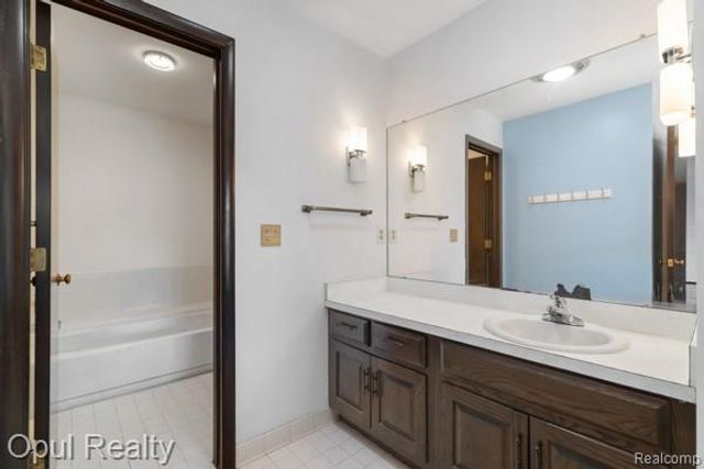 3961 Chablis Street, West Bloomfield Charter Township, MI 48323