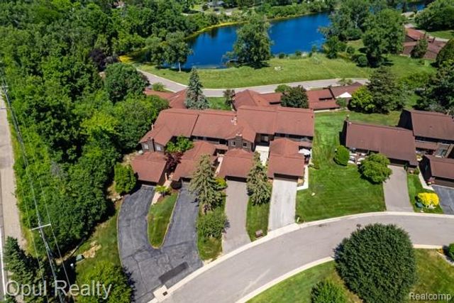3961 Chablis Street, West Bloomfield Charter Township, MI 48323