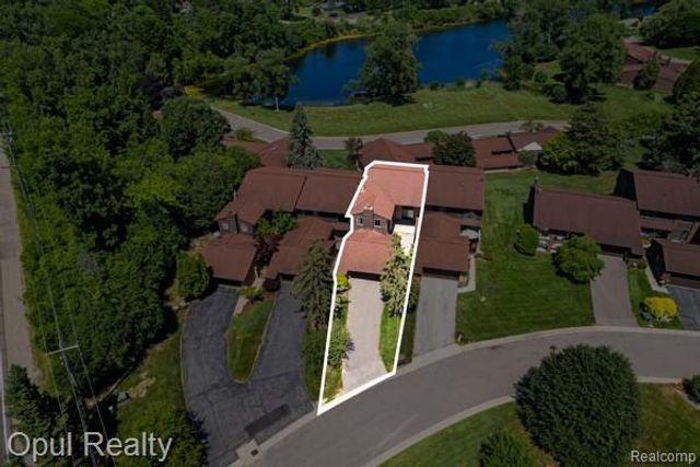 3961 Chablis Street, West Bloomfield Charter Township, MI 48323