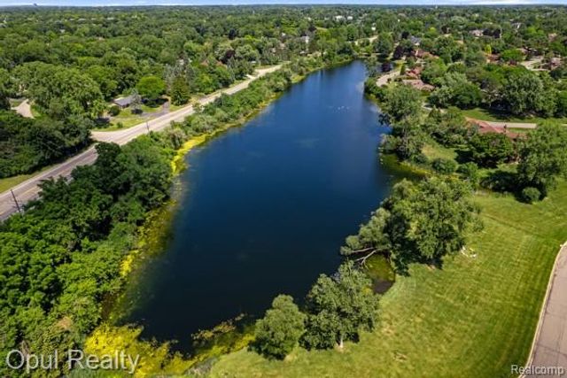 3961 Chablis Street, West Bloomfield Charter Township, MI 48323