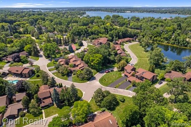 3961 Chablis Street, West Bloomfield Charter Township, MI 48323