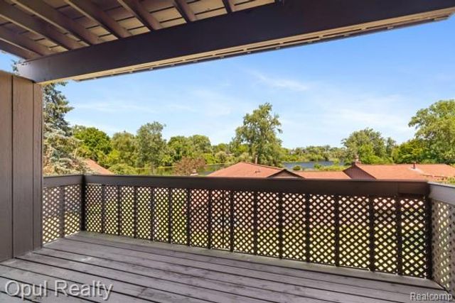 3961 Chablis Street, West Bloomfield Charter Township, MI 48323