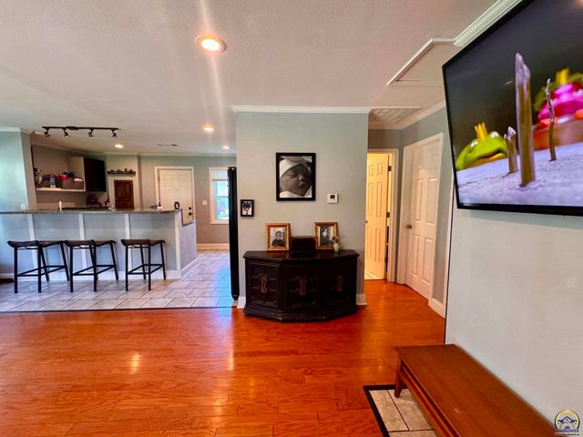 6522 Kimball Ave, Kansas City, KS 66104